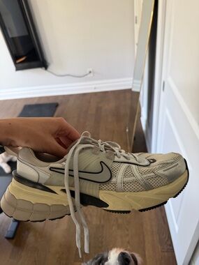 Nike Women's V2K